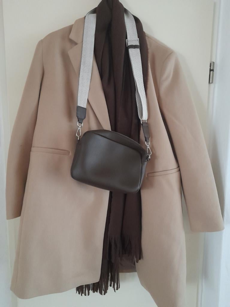 Te koop voorjaars jas incl sjaal en tas, Bruin, Maat 42/44 (L), Nieuw, Ophalen of Verzenden