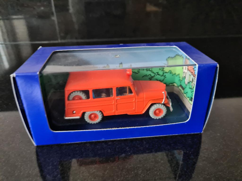 Kuifje auto - De Jeep van de brandweer in De zaak Zonnebloem, Verzamelen, Ophalen of Verzenden, Kuifje, Nieuw, Beeldje of Figuurtje