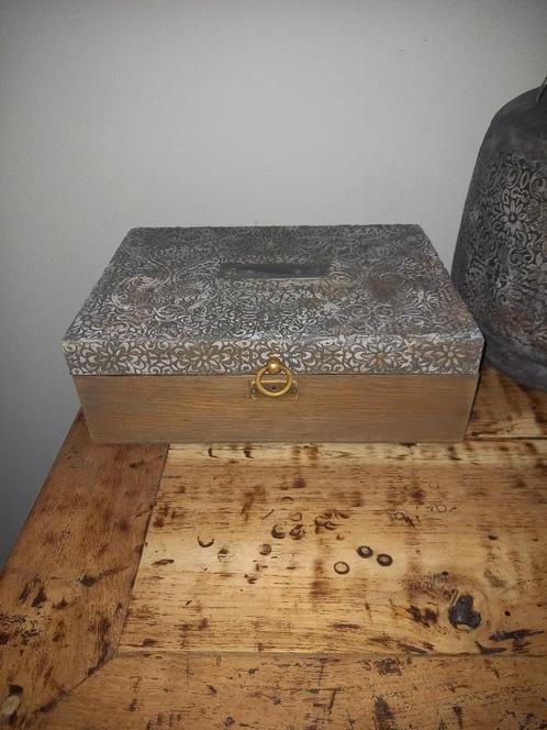 Oud eiken kistje, opbergen, stoer kistje, woondecoratie, Huis en Inrichting, Woonaccessoires | Kisten, Zo goed als nieuw, Minder dan 50 cm
