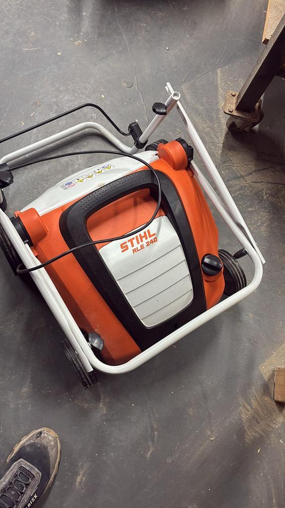 Stihl RLE 240 Verticuteermachine + Beluchting, Tuin en Terras, Grasmaaiers, Gebruikt, Elektrische grasmaaier, 30 t/m 39 cm, Opvangzak