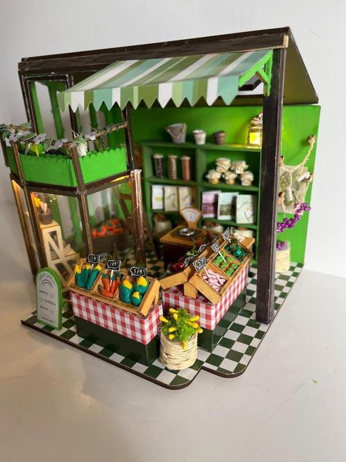 Miniaturen - Groenten winkel met verlichting, Verzamelen, Poppenhuizen en Toebehoren, Zo goed als nieuw, Poppenhuis, Verzenden