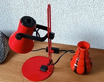 Vintage tafellamp -design van Herda Amsterdam - Ferrari rood beschikbaar voor biedingen