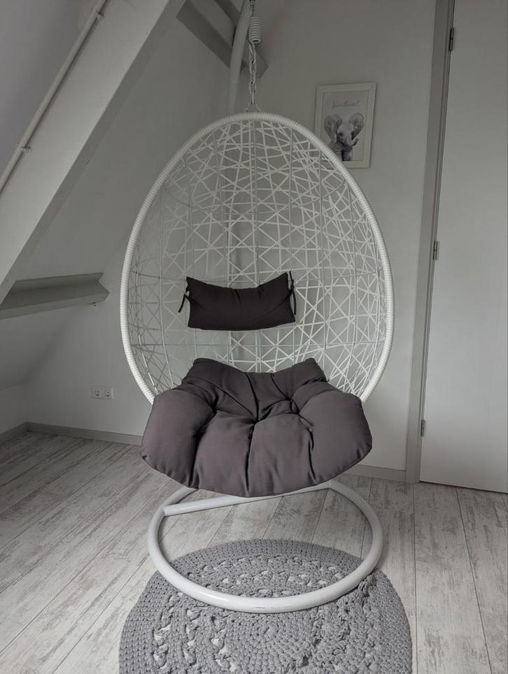 Witte hangstoel swing met standaard Xenos zgan, Huis en Inrichting, Stoelen, Zo goed als nieuw, Eén, Kunststof, Metaal, Wit, Ophalen of Verzenden