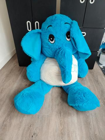 Grote knuffel olifant (150cm) beschikbaar voor biedingen