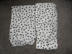 2 restant-stukken polyester stof, wit met zwarte figuurtjes, Gebruikt, 120 cm of meer, Wit, Ophalen of Verzenden