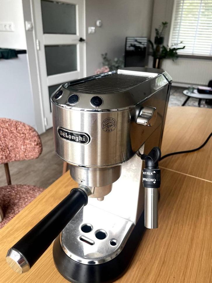 DeLonghi Espresso Koffiemachine ''Dedica'' EC685, Witgoed en Apparatuur, Koffiezetapparaten, Zo goed als nieuw, Gemalen koffie