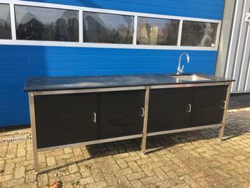 Keukenblok 260 cm – Blokvlak Hygiene. Werktafel beschikbaar voor biedingen