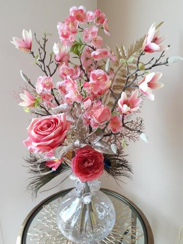  Glazen aparte bolvaas met boeket zijdebloemen. !! 25 euro!! beschikbaar voor biedingen