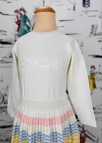 Moncler sequined logo longsleeve meisje maat 4 beschikbaar voor biedingen