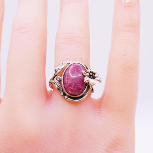 Vintage zilveren ring met rhodoniet, Sieraden, Tassen en Uiterlijk, Ringen, Gebruikt, Dame, 17 tot 18, Zilver, Zilver, Met edelsteen