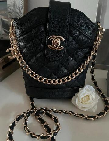Pochette Accessoires beschikbaar voor biedingen