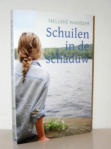 Nelleke Wander - Schuilen in de schaduw (christelijk boek) beschikbaar voor biedingen