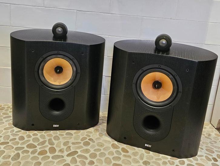 B&W SCM1 Nautilus 800 series on wall UK Made, izgst, Audio, Tv en Foto, Luidsprekers, Zo goed als nieuw, Front, Rear of Stereo speakers