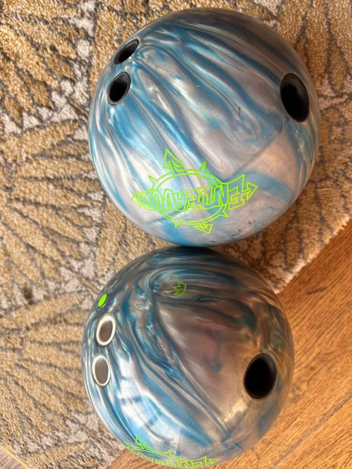 Brunswick 2 bowlingballen endeavor 15 pond, Sport en Fitness, Bowlen, Zo goed als nieuw, Bal, Ophalen of Verzenden