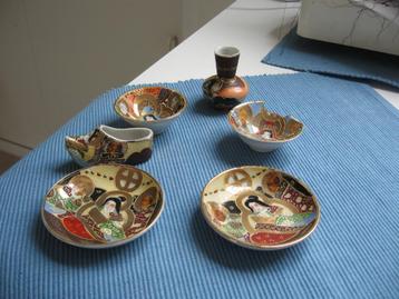 6 delen oud Chinees Japans Satsuma aardewerk samen €7.50 beschikbaar voor biedingen