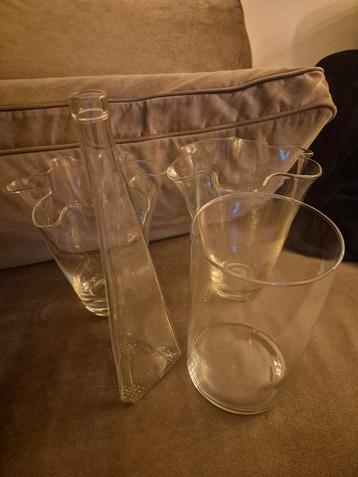 4 bloemen vazen beschikbaar voor biedingen