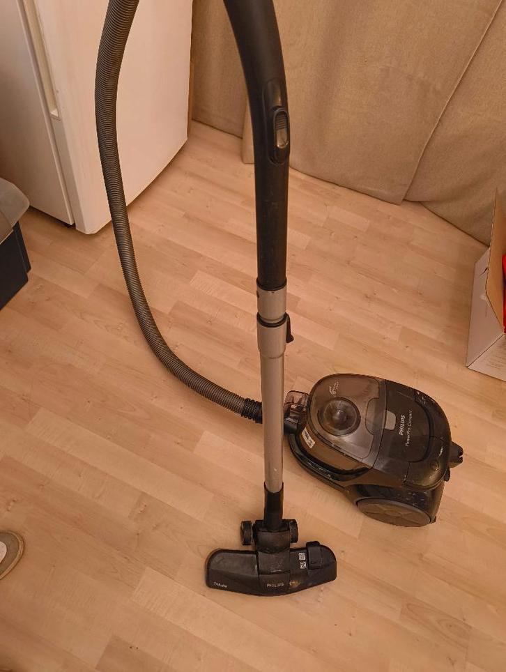 Stofzuiger - in prima staat, Witgoed en Apparatuur, Stofzuigers, Zo goed als nieuw, Stofzuiger, Minder dan 1200 watt, Reservoir