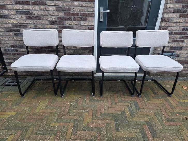 4 Witte Teddy Eetkamerstoelen met Zwart Frame, Huis en Inrichting, Stoelen, Gebruikt, Vier, Metaal, Stof, Wit, Ophalen