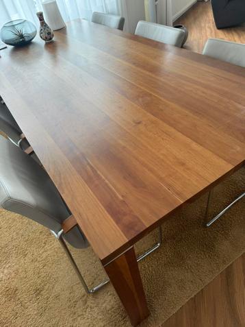 Kersen eetkamertafel beschikbaar voor biedingen