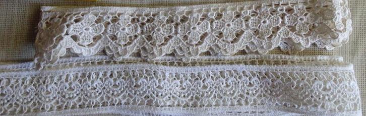 TWEE STUKKEN WIT KANT * VOOR KASTRANDEN WIT * Nieuwstaat *, Antiek en Kunst, Antiek | Kleden en Textiel, Verzenden