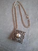 Hanger. Metaal. Met pareltje, Ophalen of Verzenden, Zo goed als nieuw, Overige materialen