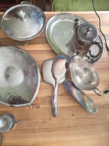 Verzilverd Gehamerd Servies beschikbaar voor biedingen