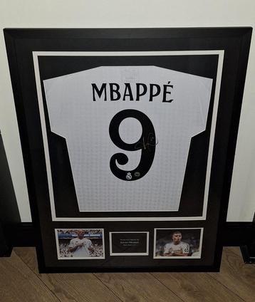 Ingelijst Real Madrid shirt gesigneerd door Mbappe met COA  beschikbaar voor biedingen