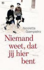 Nicoletta Giampietro - Niemand weet dat jij hier bent, Ophalen of Verzenden, Zo goed als nieuw