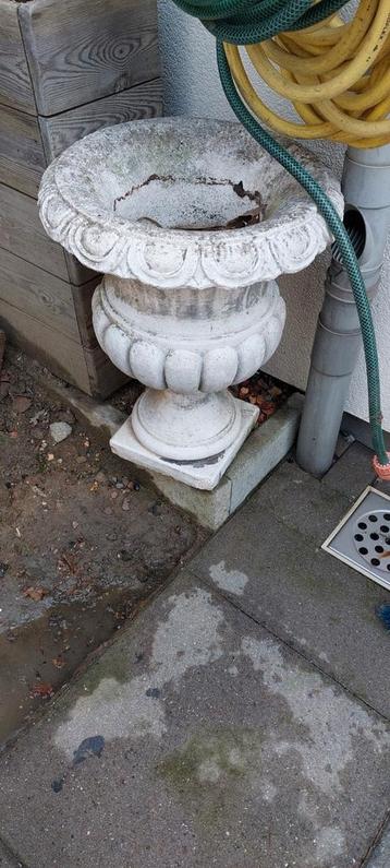 Te koop: Betonnen Tuinvaas/Bloembak  beschikbaar voor biedingen