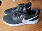 Nike Tanjun sneakers - Maat 38,5, Ophalen of Verzenden, Zo goed als nieuw, Hardlopen, Hardloopschoenen