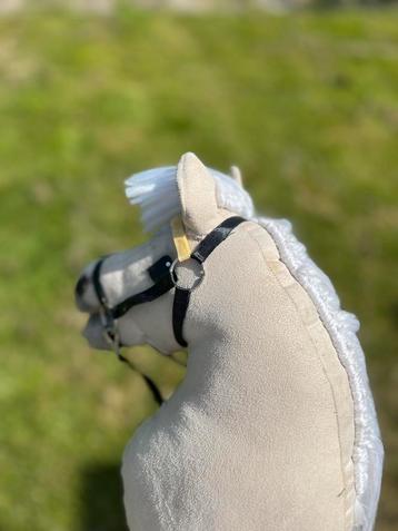 Hobbyhorse met tuig beschikbaar voor biedingen