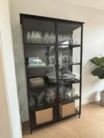Vitrinekast PTMD Elina zwart staal, Huis en Inrichting, Kasten | Vitrinekasten, Ophalen, Met plank(en), 100 tot 150 cm, 200 cm of meer