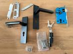 2 sets zwarte klinken incl. sloten, Ophalen of Verzenden, Zo goed als nieuw, Klink of Kruk