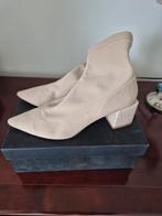 Ecru kleurige textiel laarsjes van kazar maat 41, Beige, Lage of Enkellaarzen, Zo goed als nieuw, Kazar