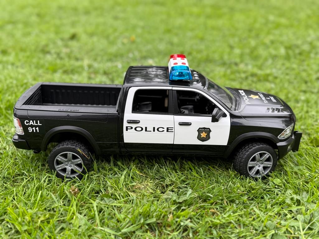BRUDER Dodge Ram 2500 Politieauto 1:16, Ophalen of Verzenden, Gebruikt
