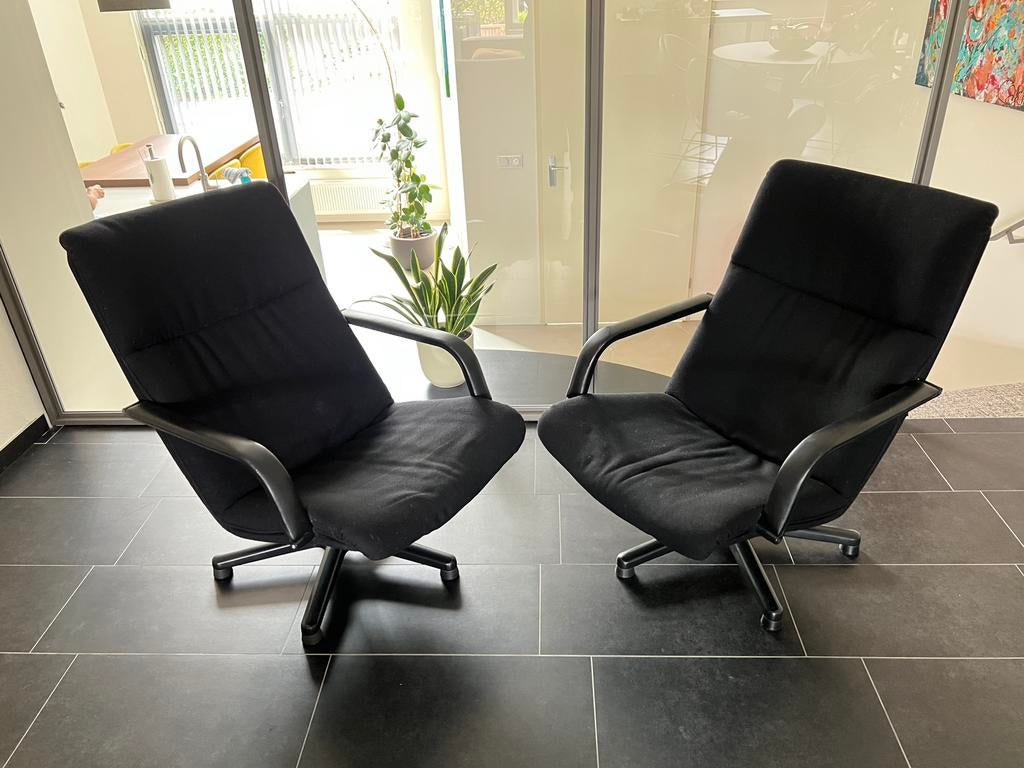 Set van twee Artifort stoelen. Zwart stof., Ophalen, Gebruikt, 75 tot 100 cm, Stof