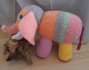 Grote gehaakte (knuffel) Olifant beschikbaar voor biedingen
