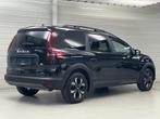 Dacia Jogger 1.6 Hybrid 140 Expression 7p / Apple CarPlay/An, Auto's, Dacia, Gebruikt, 4 cilinders, 7 stoelen, Zwart