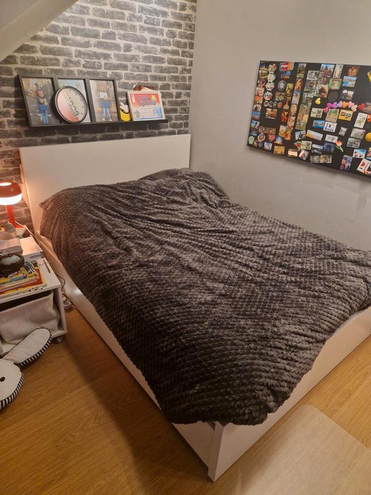 Malm bed met lattenbodem en matras en 2 bedlades, Huis en Inrichting, Slaapkamer | Bedden, Zo goed als nieuw, Tweepersoons, 140 cm