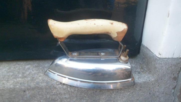 Vintage Ruton strijkijzer strijkbout 220 volt, Antiek en Kunst, Antiek | Gereedschap en Instrumenten, Ophalen of Verzenden
