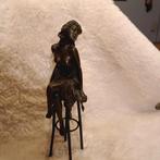 Bronzen Beeldje Dame op Barkruk - Gesigneerd, Ophalen of Verzenden