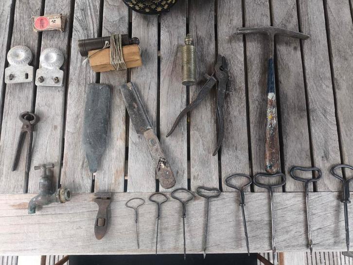 Antiek gereedschap, oa tangen, hamer, schietlood, etc, Antiek en Kunst, Antiek | Gereedschap en Instrumenten, Ophalen of Verzenden