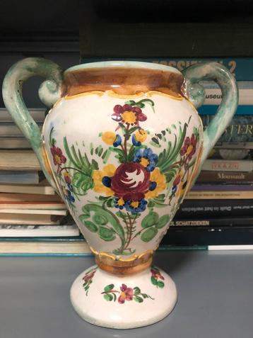 Romantische vaas RIGO signatuur beschikbaar voor biedingen