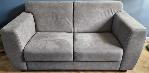 Mooie grijze 2 zitsbank!!, Huis en Inrichting, Banken | Bankstellen, Gebruikt, Tweepersoons, 150 tot 200 cm, 75 tot 100 cm, Ophalen