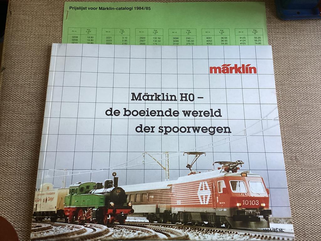 Marklin Catalogus 1984/85 Nederlandstalig 192 blz PRIJSLIJST, Overige merken, Gelijkstroom of Wisselstroom, Zo goed als nieuw