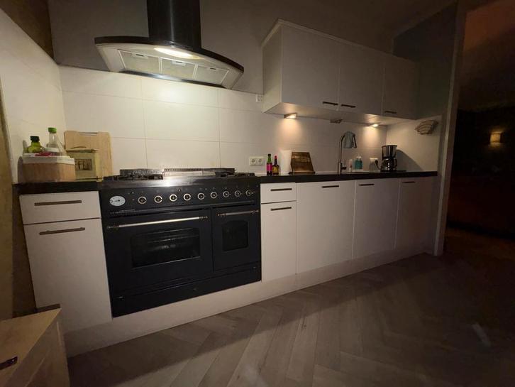 Rechte Keuken hoogglans Boretti fornuis, Huis en Inrichting, Keuken | Complete keukens, Gebruikt, Enkelwandige keuken, Crème, Composiet