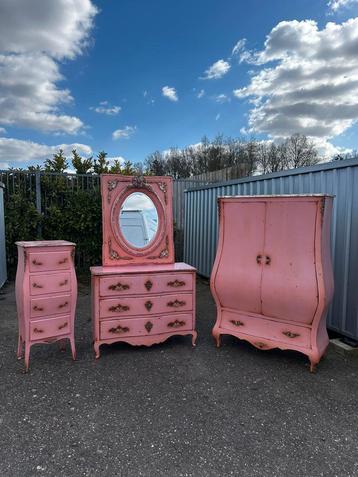 Complete brocante kinderkamer op maat gemaakt.  beschikbaar voor biedingen