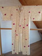 Traditionele Japanse Kimono white parple ume