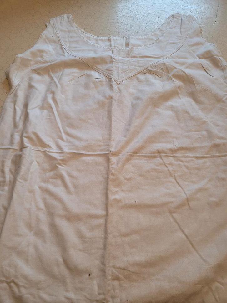 Zeer oud katoenen nachthemd in nieuwstaat, Antiek en Kunst, Curiosa en Brocante, Ophalen of Verzenden