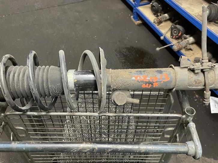 Schokdempers Yaris met vering, Auto-onderdelen, Ophanging en Onderstel, Toyota, Gebruikt, Ophalen of Verzenden